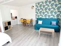 Ce studio calme et privatif dans un quartier résidentiel verdoyant vous attend p Pessac, France Studio à Pessac "Le Nid du Merle" Entire guesthouse vacation rental 626675932544426155