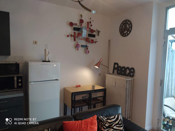 Le logement est situé en plein centre de Bruxelles-Midi.  Il comprend une chambr Épinay-sous-Sénart, France Un logement impeccable pour un séjour inoubliable Entire rental unit vacation rental 45536602