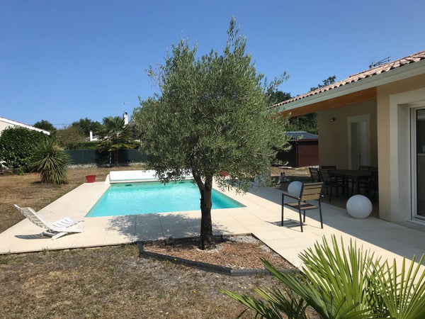 Cette maison très lumineuse de 110 m2 donne sur un jardin arboré et clôturé de 8  Maison 6 pers à 20 min de Bordeaux et Lacanau Entire home vacation rental 31616593