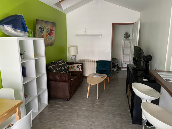 Maison de 30m2 à 10min à pied du centre de Pessac. Accès à Bordeaux centre par l  Joli T2 à Pessac Centre Entire home vacation rental 17675604