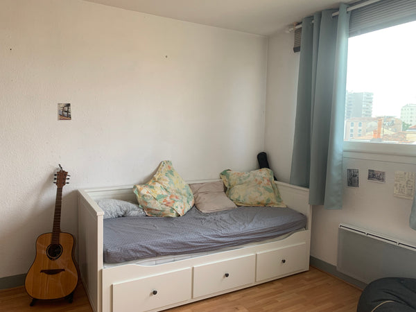 Situé dans une rue parallèle à la rue Judaïque où vous pourrez y trouver tous le Bordeaux, France Studio 20m2  hypercentre Entire rental unit vacation rental 641130454550041094