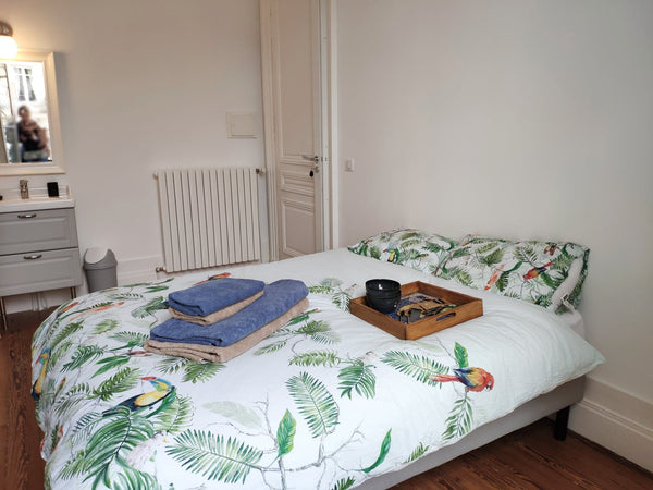 Profitez de votre séjour à Bordeaux en toute autonomie avec ce studio en rez-de- Bordeaux, France Studio central neuf et lumineux Entire rental unit vacation rental 42325925