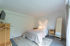 Nous serons ravis de vous accueillir dans notre chambre d’amis située au rez-de- Kraainem, Belgium Très belle chambre d'ami avec accès indépendant Private room in villa vacation rental 45764673