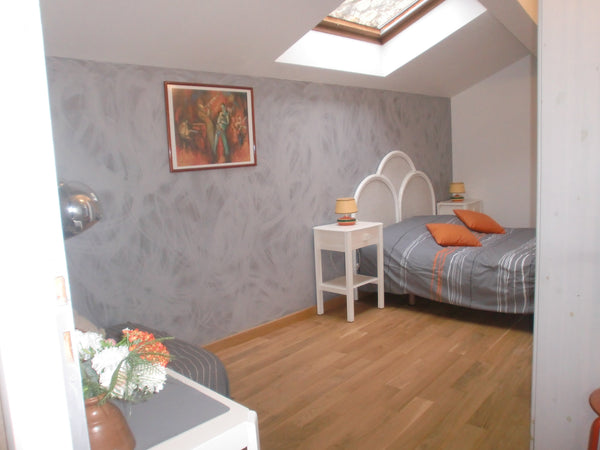 La maison est en plein centre ville, à 50 mètres de la place de la Victoire (sta Bordeaux, France Bordeaux à Cœur, chambre d'hôte Private room in townhouse vacation rental 28518514