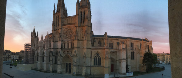 Appartement idéalement situé en hypercentre sur la place Pey Berland avec vue su  Superbe appartement idéalement situé Pey Berland Private room in rental unit vacation rental 20432171