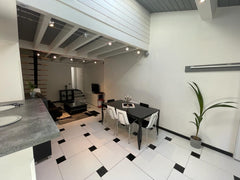 Le logement de 80 m2 est composé de 2 chambres l'une avec un lit 160×200 l'autre  Bordeaux cauderan: charmante échoppe bordelaise Entire townhouse vacation rental 659235894325247621