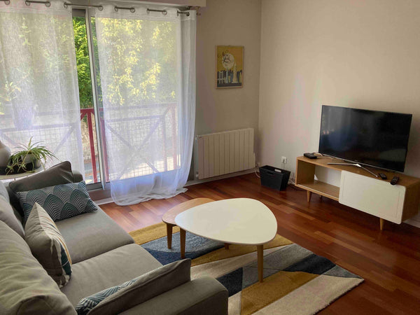 T2  idéalement situé à Bordeaux cauderan. Proche à pieds du centre de Cauderan,  Bordeaux, France Charmant T2 à Bordeaux cauderan Entire condo vacation rental 49501589