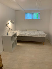 Værelset har egen indgang og eget badeværelse. Lille tekøkken med lille køleskab  Stille område - skøn seng - gratis parkering Private room in bed and breakfast vacation rental 654886899017123870