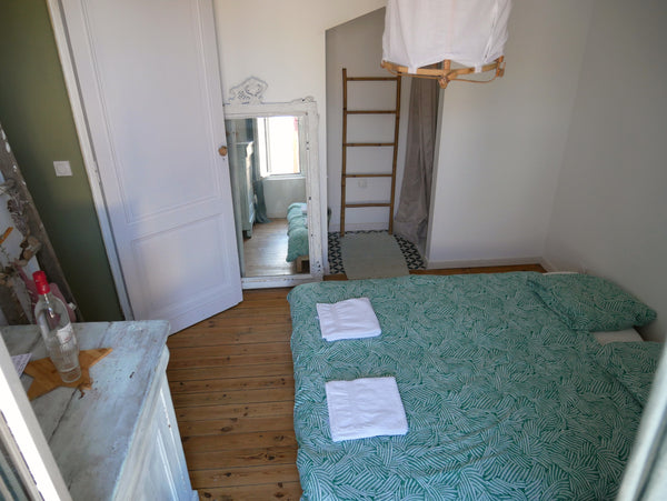 Détendez-vous dans ce logement calme et élégant. Nous vous proposons une chambre Nouvelle-Aquitaine, France Agréable chambre dans une échoppe de ville Private room in townhouse vacation rental 597571591629355464