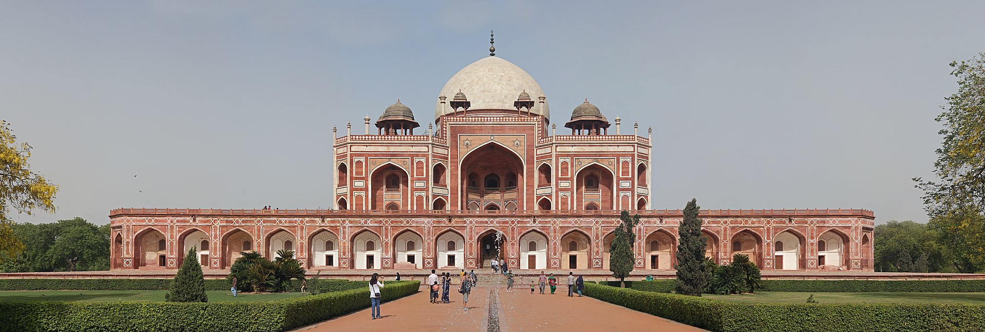 Delhi Travel Guide, Vacation Trip to Delhi, Indian food, culture, Explore Delhi. Vacation Rentals in Delhi.