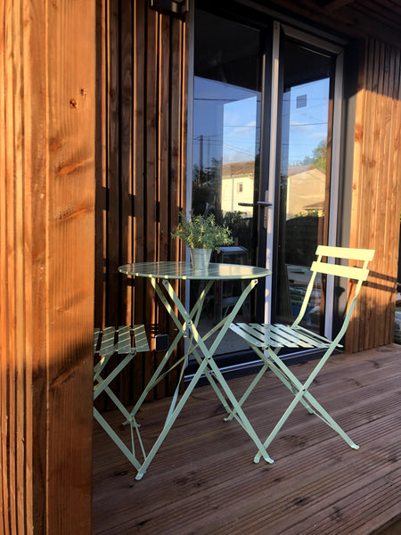 A lovely wooden house near to Bordeaux.<br />You're looking for a quiet area and Mérignac, France A lovely wooden Tiny House Entire cabin vacation rental 645631715830641956