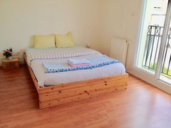 We have a lovely home in Talence with a large private garden. <br /><br />The gu Phoenix, AZ Sunny room in a charming home with a large garden! Private room in home vacation rental 24672695