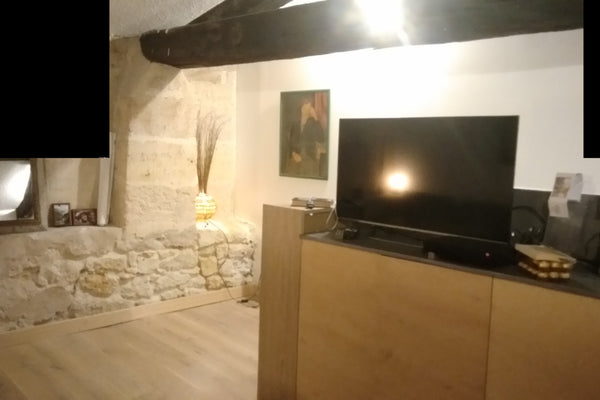 Appartement situé au centre historique de Bordeaux composé par une chambre avec  Bordeaux, France Petit appartement de charme au centre historique Entire rental unit vacation rental 40858628