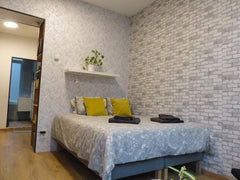 Ce studio est au 1er étage d'un petit immeuble sympa de 3 étages.<br />Vous pouv Brussels, Belgium Superbe Studio proche de la gare du Midi Entire condo vacation rental 52455640