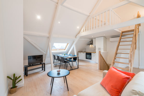 - Beautiful and spacious duplex located in a prime location in Ghent.<br />- Fur  ★Beautiful & Spacious duplex 5pax centre of Ghent★ Entire rental unit vacation rental 45522653