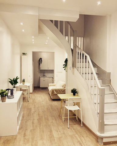 A private room with shared bath & toilet in a 3 floors family house in the histo Brussels, Belgium 2 adults, shared bath, 1 double bed, hyper center Private room in home vacation rental 694971314201962610