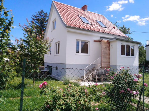 Unser Haus liegt in einer ruhigen Seitengasse im 23. Wiener Gemeindebezirk, umge Vienna, Austria Grünoase in Wien, ganze Hausetage mit Garten+Räder Entire rental unit vacation rental 43712218