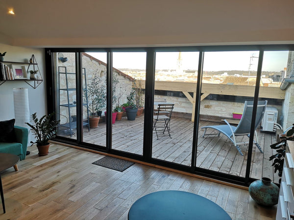 Au pied du tram B et à 5min de la Cathédrale Pey Berland, appartement de prestig Bordeaux, France T2 + terrasse tropézienne 20M2 coeur de Bordeaux❤ Entire rental unit vacation rental 42432260