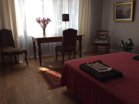 Aux portes du quartier des Chartrons et dans une échoppe typiquement bordelaise, Paris, France Au cœur de Bordeaux, grande chambre indépendante Private room in home vacation rental 24508451