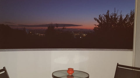 Le "studio Rayane"est un studio de 24 m2, situė au 1er étage . Logement très lum Bordeaux, France studio Rayane vue magnifique sur Bordeaux. Entire condo vacation rental 38404962