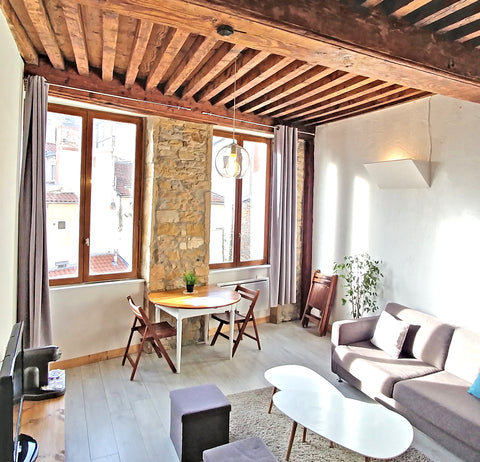 Hi !<br />I would be glad to welcome you in this apartment fully renovated with  La Roche-sur-Foron, France The Cocoon - Perfect location / Place des Terreaux Entire rental unit vacation rental 15826256