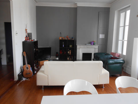 Grand appartement au 2ème étage d’un bel immeuble en pierre idéalement situé pla Bordeaux, France Triplex 115m2 Place des Chartrons Entire rental unit vacation rental 2922505