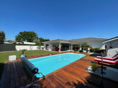 Villa grand confort de 160 m² sur un terrain clos et sans vis-à-vis. Située dans Saint-Médard-en-Jalles, France Villa cosy 8 pers avec piscine chauffée Entire villa vacation rental 18952463