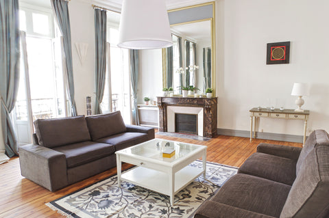 Temporary rental of a lovely vintage 160 sqm apartment with an outstanding locat Bordeaux, France Magnificent 160 sqm, 3 bedrooms + parking Entire rental unit vacation rental 18063434