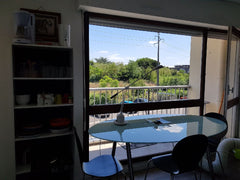 Studio de 20 M² avec petit balcon côté cour et jardin sans vis à vis. Résidence  Louchats, France Studio 20 M² quartier  Bordeaux Cauderan Balcon Entire rental unit vacation rental 26184462