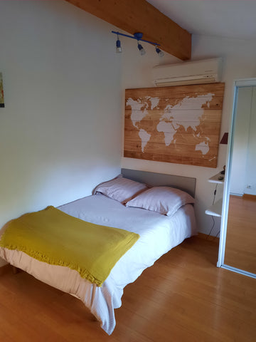 La maison est situee dans une zone residentielle , pres de l aeroport et des tra Bordeaux, France Chambre Individuelle avec salle de bain privée Private room in townhouse vacation rental 36267068