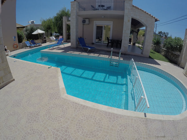 HOUSE WITH GARDEN IN FRONT OF SANDY BEACH<br />Semi detached Villa situated in f Nottingham, United Kingdom Villa Koukles- Beach front house- Family friendly Entire bungalow vacation rental 16472245