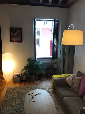 Charming appartment with visible beams in a small yard. 5 minutes walk from Bast Paris, France Calm and charming appartment, center of Paris Entire rental unit vacation rental 25476378