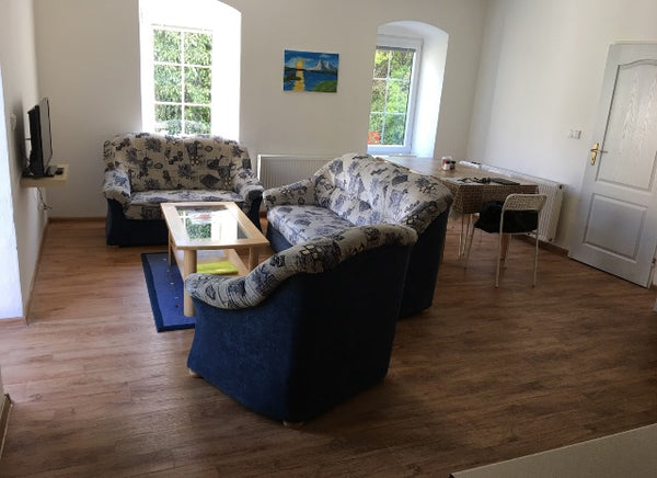 Velky svetly but idealni pro dovolenou v paru. Krasne cyklo stezky v okoli.  Cernosicky ukulele Private room in rental unit vacation rental 18833711