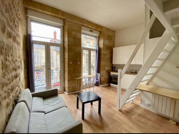 Welcome to Bordeaux!  <br /> <br />This charming accommodation of 23 m² is fully Bordeaux, France Cosy 23 m² avec BALCON-proximité Porte d'Aquitaine Entire rental unit vacation rental 675711491150815262