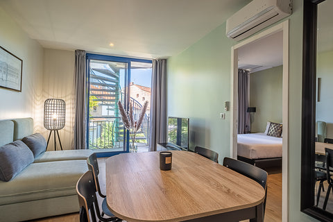 Proche du quartier historique de Bordeaux, l'immeuble dispose d'une douzaine d'a Bordeaux, France T2 - Cosy Apartment Bordeaux Entire rental unit vacation rental 21970432