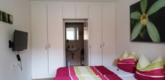Sie wohnen in einer sehr ruhigen Lage in einem sehr gemütlichen und sauberen Zim Lanzendorf, Austria Privatzimmer " ZUM HOLZWURM " ( 5 ) Entire guesthouse vacation rental 23152300