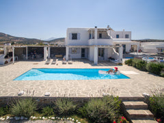 Villa Galani Naxos<br /><br />Villa Galani  is located in Kastraki area on Naxos Naxos, Greece Villa Galani  close to Glyfada beach Entire villa vacation rental 13585279