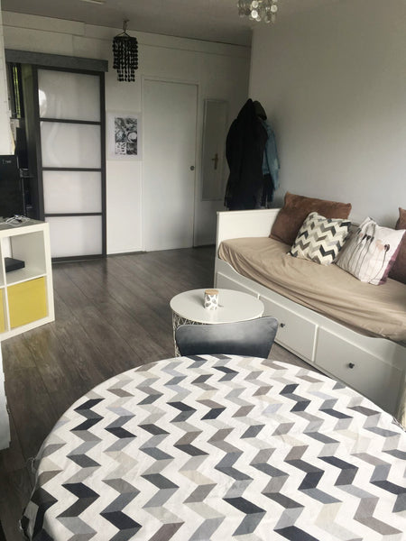 Appartement de 50m2 lumineux, au premier étage, où l'on peut se garer  facilemen Saint-Macaire, France Bel appartement T3 Entire rental unit vacation rental 34601792