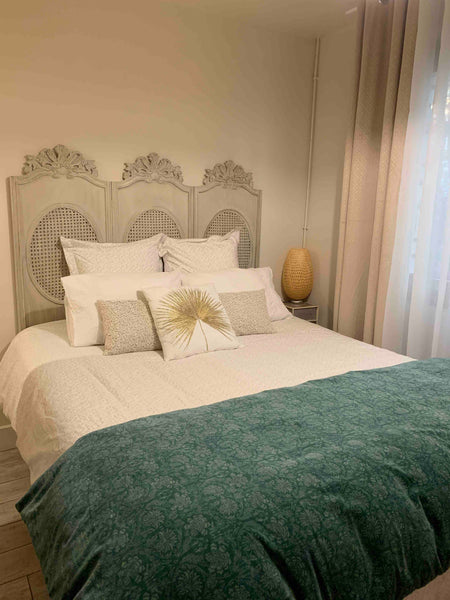 L’appartement donne sur un jardin à l’anglaise verdoyant sans vis à vis.<br />Ce Bordeaux, France Escapade  bordelaise 🏊🏼‍♂️☀️ sauna Entire rental unit vacation rental 26214582