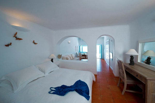 This open plan suite is features a spacious living room area that includes a bui  Superior Suite with hot tub & caldera view Private room in bed and breakfast vacation rental 21709547