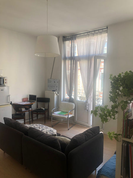 Simplifiez-vous la vie dans ce logement paisible et central.<br /><br />Studio s  Studio à cimetière d’Ixelles Entire rental unit vacation rental 697017793606778052