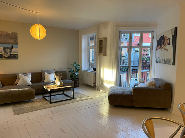 Meget hyggelig lejlighed i et hipt område med masser af barer, restauranter og b Copenhagen, Denmark Charmerende 110 kvm. lejlighed med altan på V-bro Entire condo vacation rental 708623139185474704