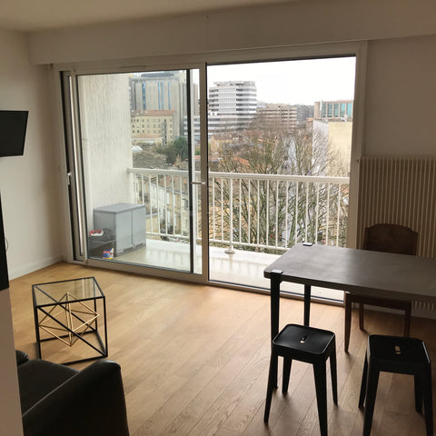 En plein centre ville de Bordeaux, un appartement 2 pièces, dernier étage avec a Bordeaux, France Appartement 2 pièces +balcon + parking privé Entire rental unit vacation rental 10420503