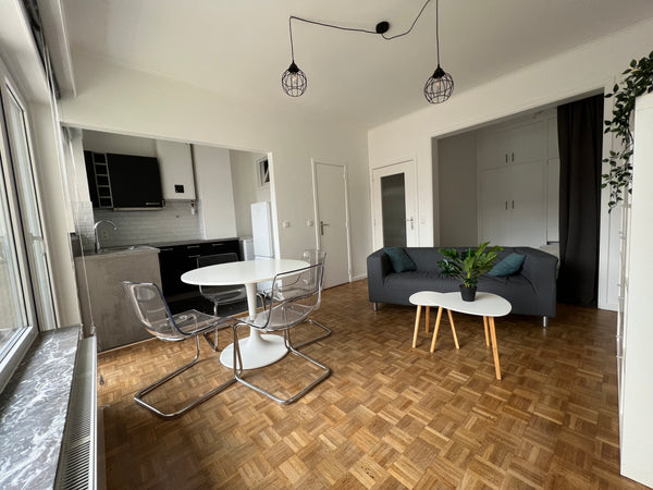Superbe studio meublé avec coin nuit séparé. Très lumineux exposition plein SUD  Ixelles, Belgium Ixelles charmant studio Entire rental unit vacation rental 603147516348596394