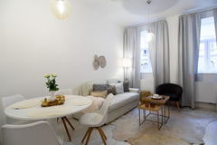 Modern, cozy, apartment,in old Viennese residential building. Walking distance f Vienna, Austria Simply white - one bedroom Apartment Entire rental unit vacation rental 15396752