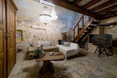 The newly-refurbished  stone -built hotel is situated in the heart  of the Old T  Marietta  Studio Entire rental unit vacation rental 37108196