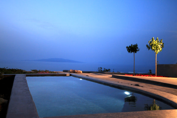Oia's View Cavehouse VI is a luxurious studio with a private swimming pool and a  Oia's View Cavehouse VI with private pool Entire villa vacation rental 9932772