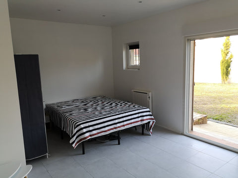 Grand loft lumineux avec possibilité d'accès espace extérieur.<br />Parking sécu Bordeaux, France Lumineux et spacieux logement indépendant Entire loft vacation rental 41856014