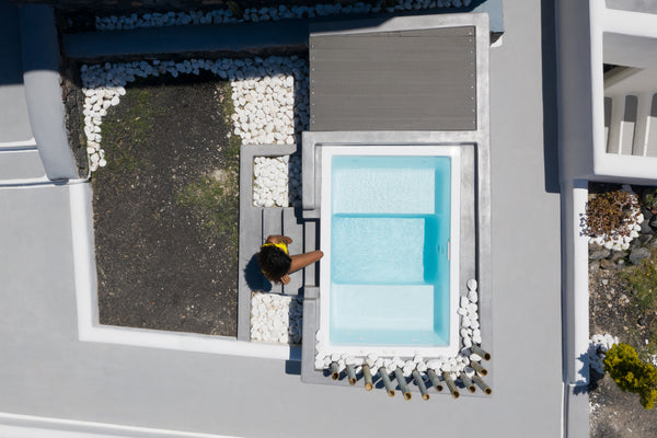 A cozy modern suite with the traditional island style that suits the gorgeous is Greece Blue White Suites 
