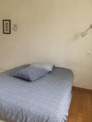 Chambre lit 140 à l'étage  pour une fille dans maison calme. salle de bain et to Pessac, France Chambre privée pour fille dans maison de filles M Private room in home vacation rental 36745949
